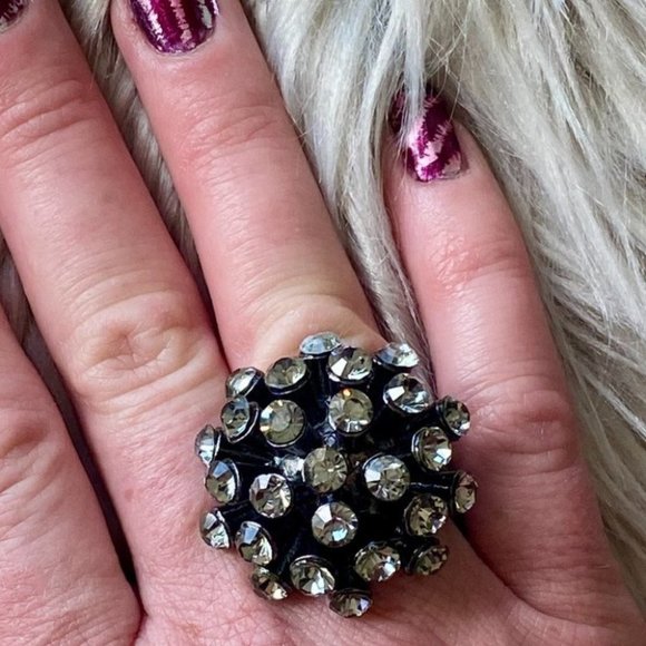 🟣 (2/$20) - Gorgeous Black tone with gems Statement Stretch Ring - One Size - Picture 1 of 12